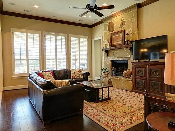 4th image of 25411 Greenwell Springs Ln