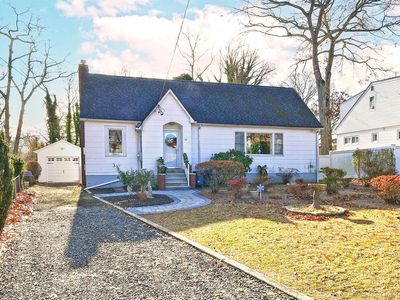 32 Horton Drive, Huntington Station, NY, 11746