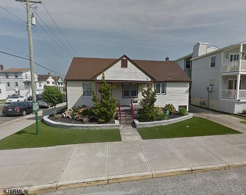2nd image of 1001 Simpson Ave