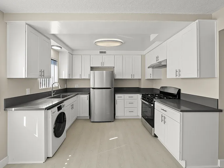12236 Manor Dr. — Photo 59