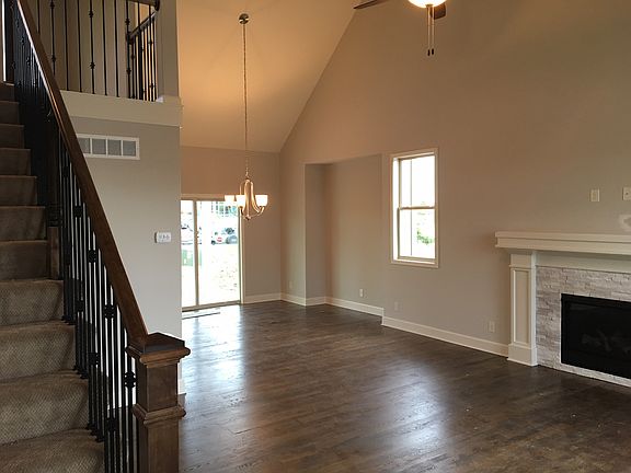 Hardwood Floors main LR