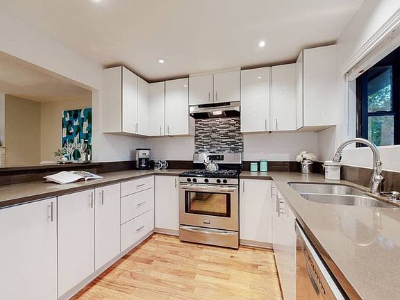 4th image of 12358 Moorpark St Unit 2