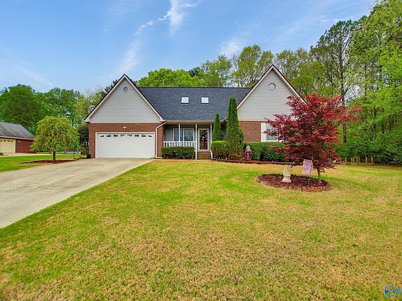 2nd image of 200 Arrowfeather Dr NE