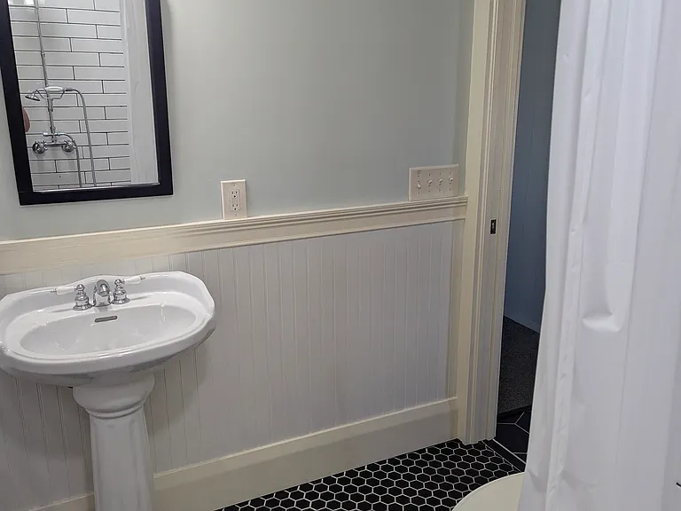 215 W Comanche Ave — Photo 11
