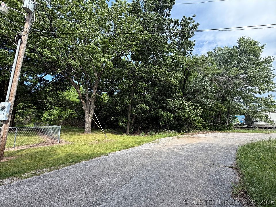 2nd image of Dogwood Dr