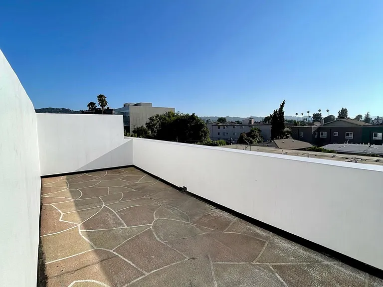 500 sq ft Private deck