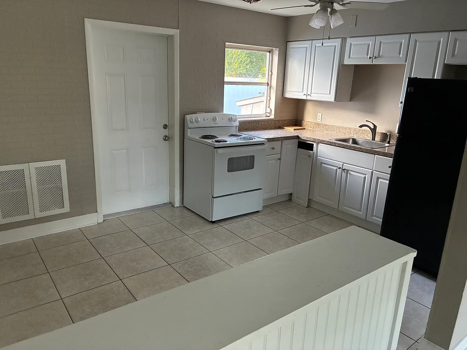 4920 York St — Photo 2