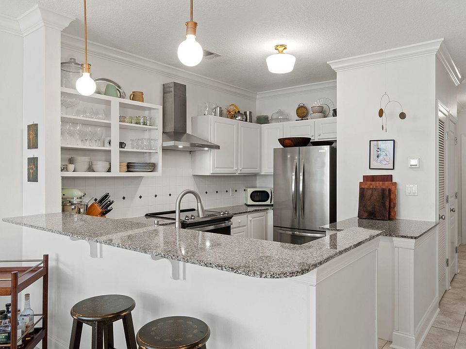 1st image of 159 Brooks St #204