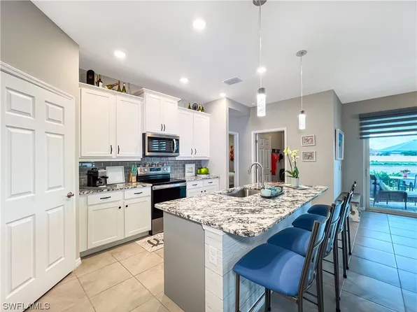 3253 Apple Blossom Dr, Alva, FL 33920