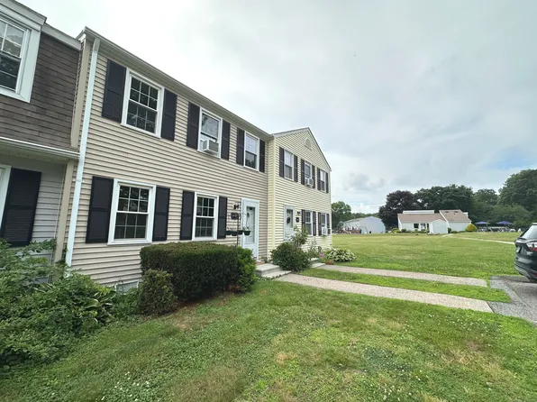 14 Lakeside Drive #Q, Ledyard, CT 06339