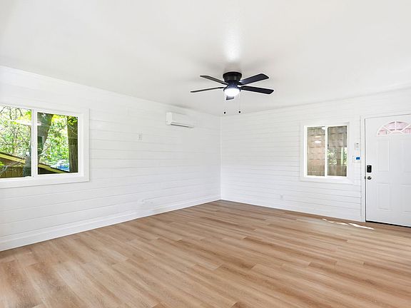 4th image of 23920 Scenic Dr