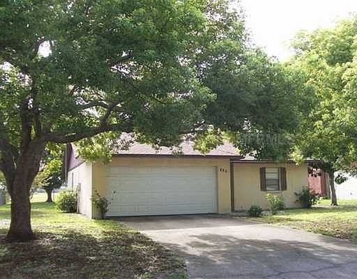 1st image of 826 Cinnamon Dr E