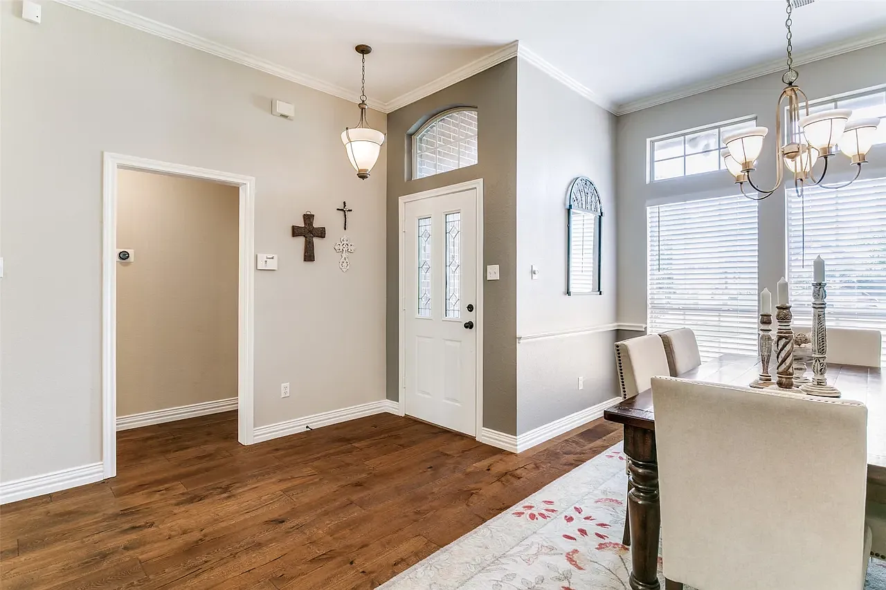 4 bed, 2077 sqft, $3,200 — Photo 4