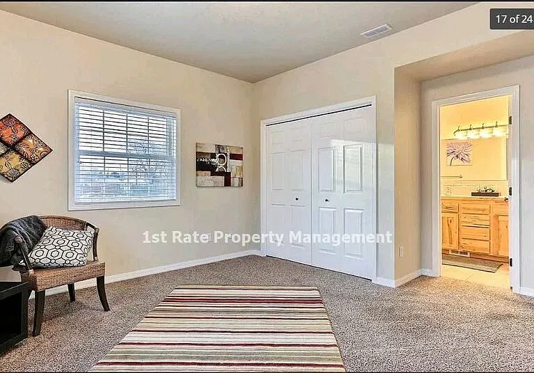 828 W Rollins St — Photo 16