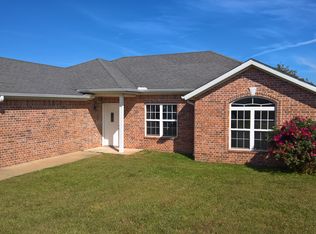 420 Firewood Dr, Centerton, AR 72719