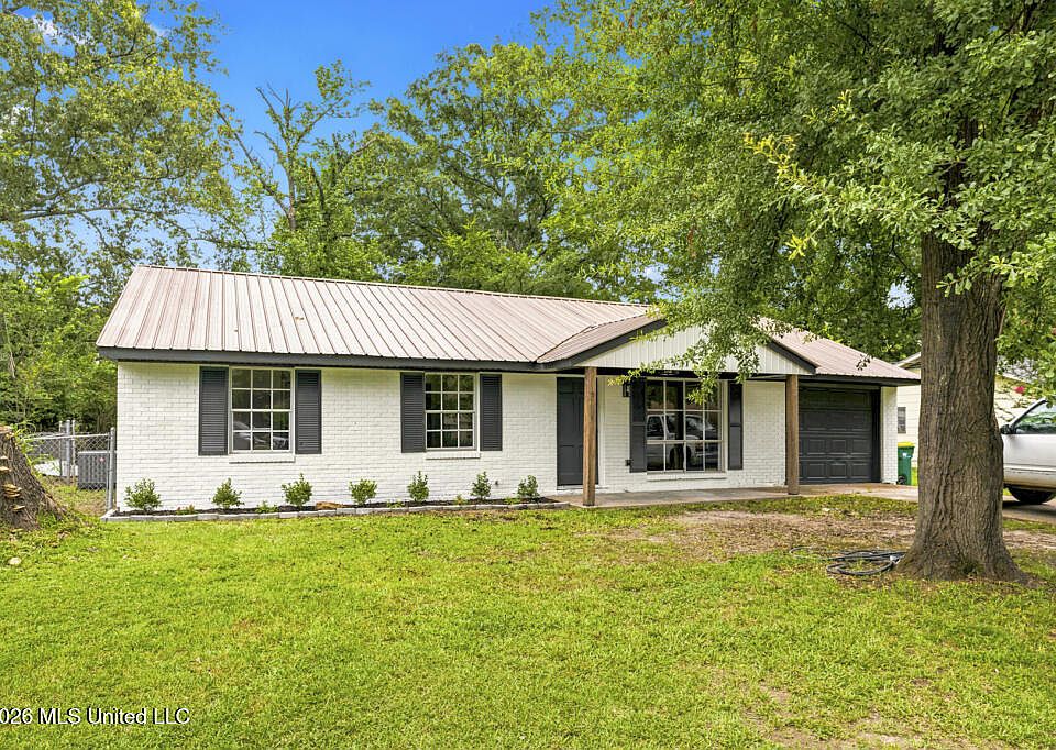 1st image of 695 Ralde Cir