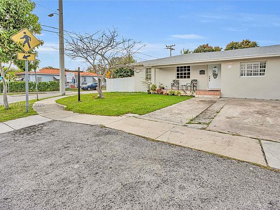 3rd image of 2900 SW 19th St