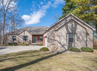 4204 Pavilion Ct, Fenton, MI 48430