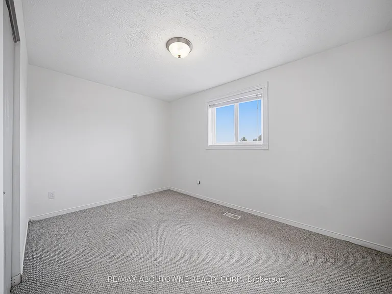 146 Bankside Dr N #UPPER — Photo 13