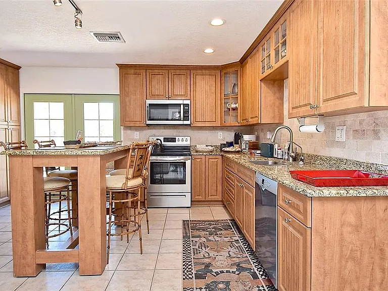 7037 Duke St — Photo 17