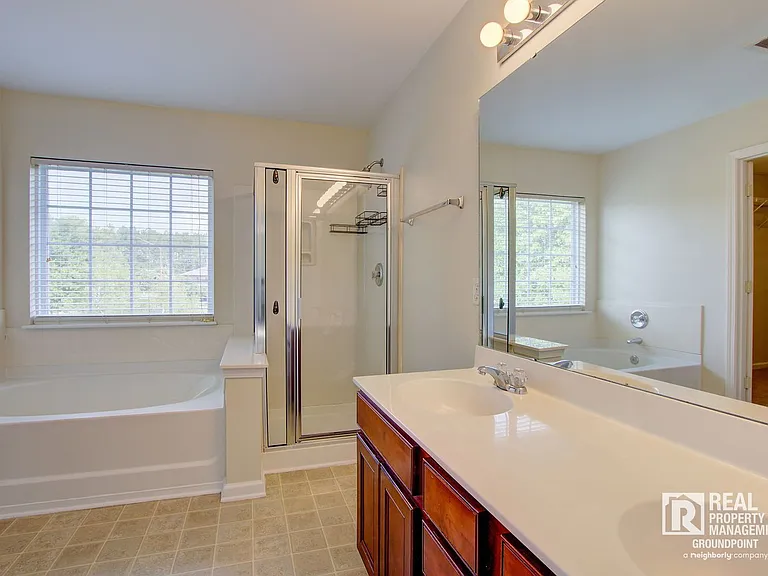 130 Decatur Dr — Photo 16