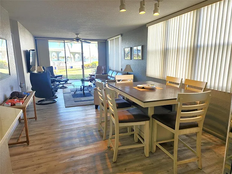 5901 Bahia Del Mar Cir #124 — Photo 7