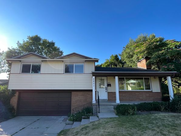 2851 E Maurice Dr