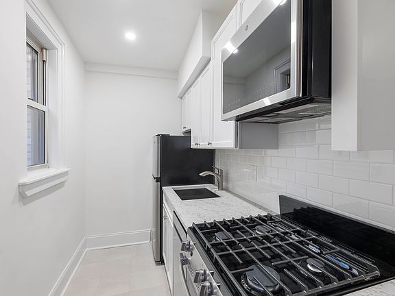4th image of 304 W 75th St APT 6F