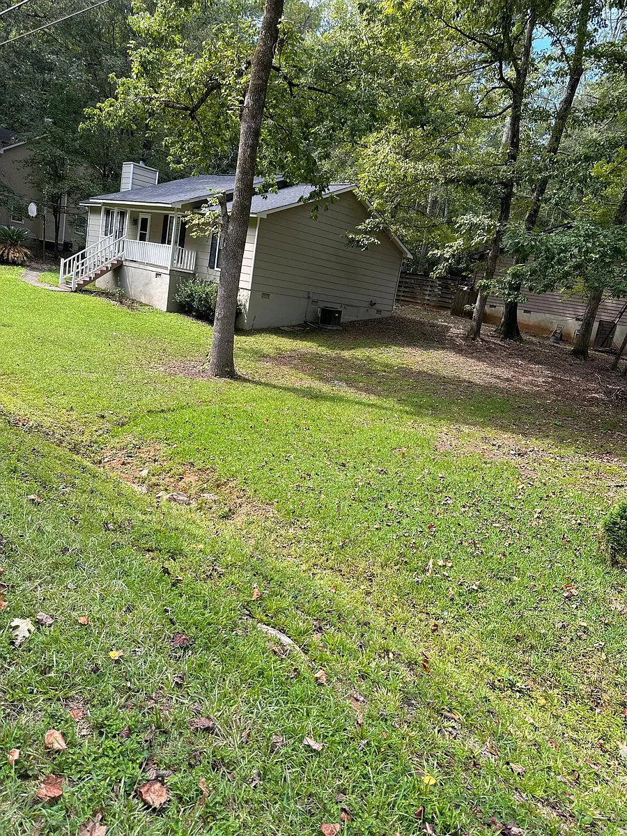 Spacious front yard - 1011 Ahwenasa Trl