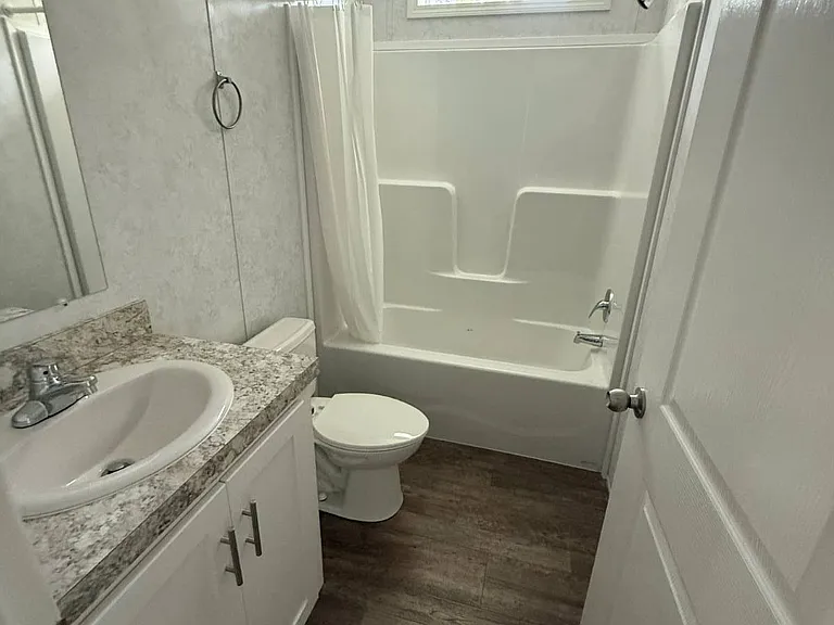 93 Curtis Ln — Photo 5