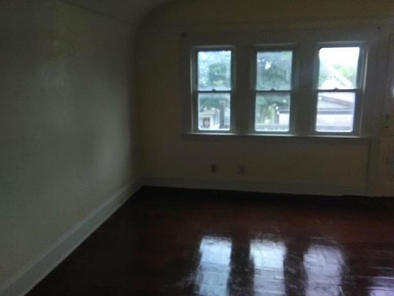 3rd image of 2406 W Auer Ave #2408