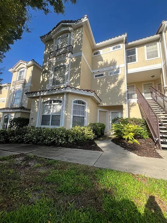 3 bed, 2.5 bath, 1230 sqft, $1,800 — Photo 1