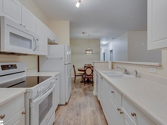 5th image of 604 McKenna Cir