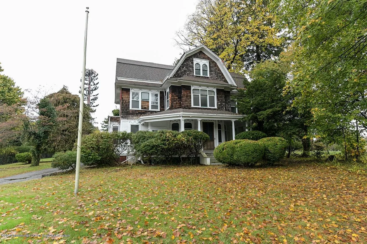 912 Broad St photo 1
