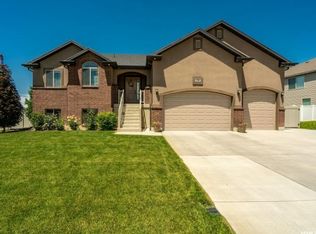 194 W 2150 N, Harrisville, UT 84414