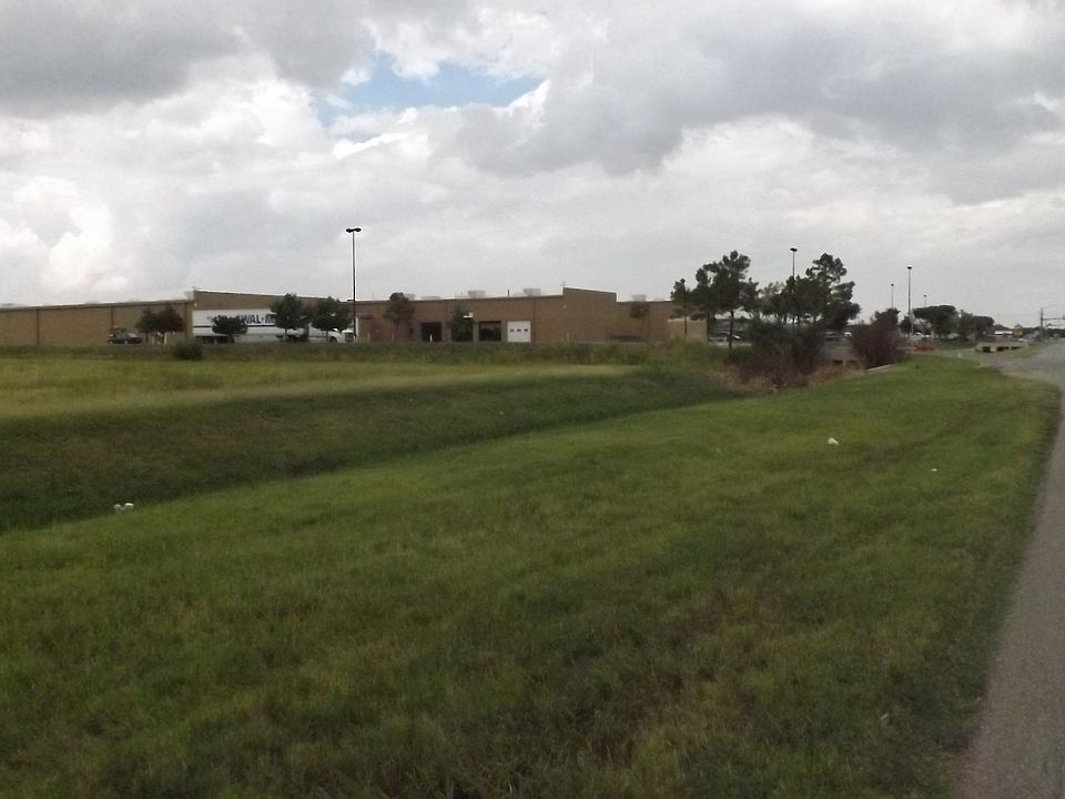 1st image of 1000 S Garland