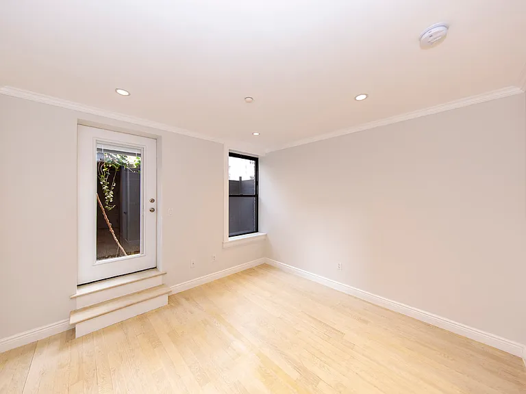 51 W 11th St #R2 — Photo 1
