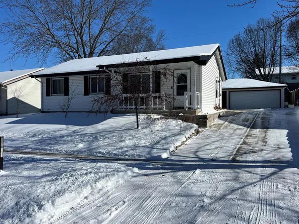172 Clover DRIVE, Burlington, WI 53105
