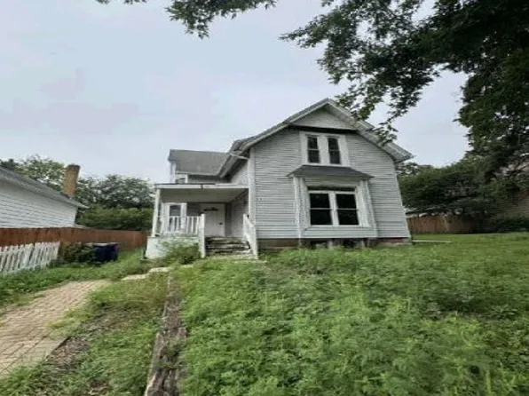 36 S Union St, Elgin, IL 60123