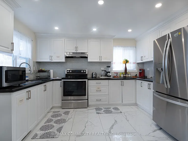 33 Windsor Ave — Photo 30