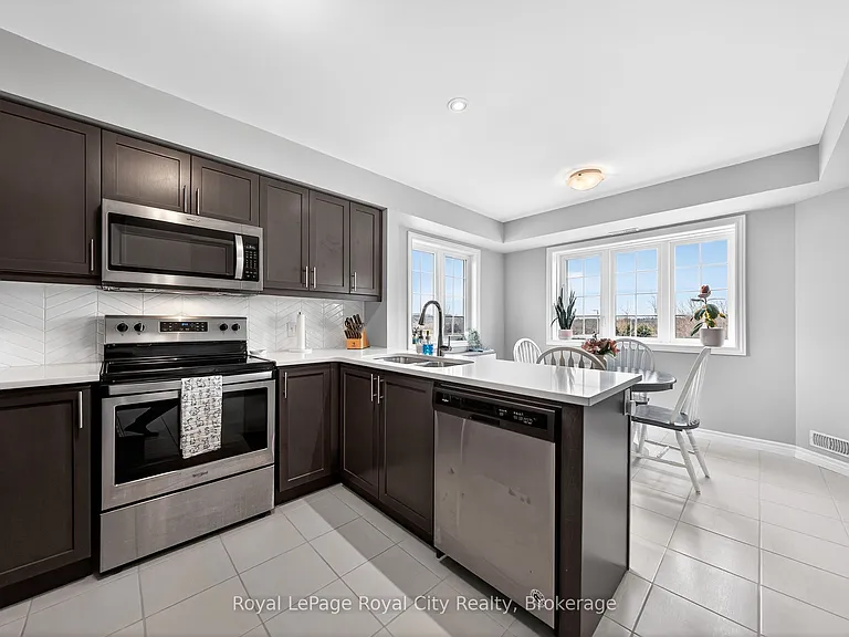 85 Mullin Dr #1B — Photo 17