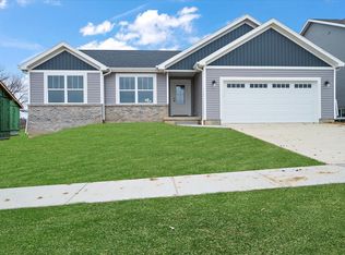 2510 Savanna Rd, Bloomington, IL 61705