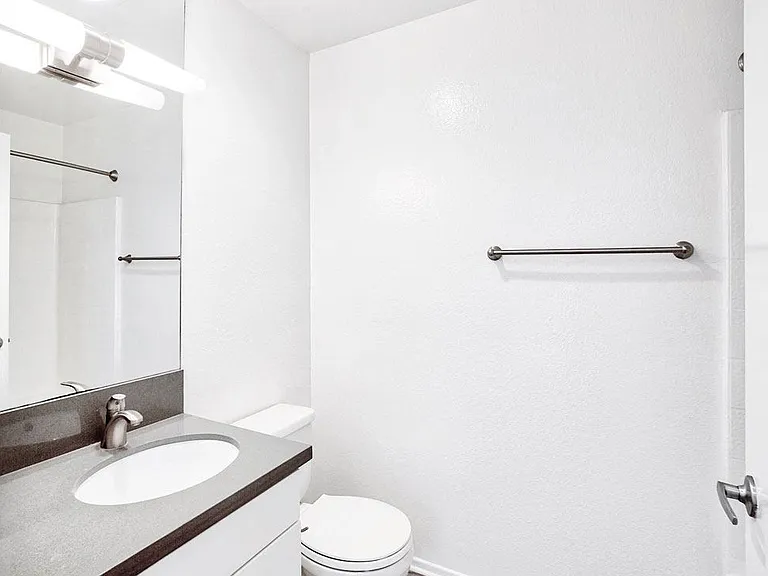1837 Whitley — Photo 15