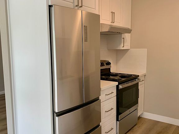 4th image of 825 Lincoln Way APT 205