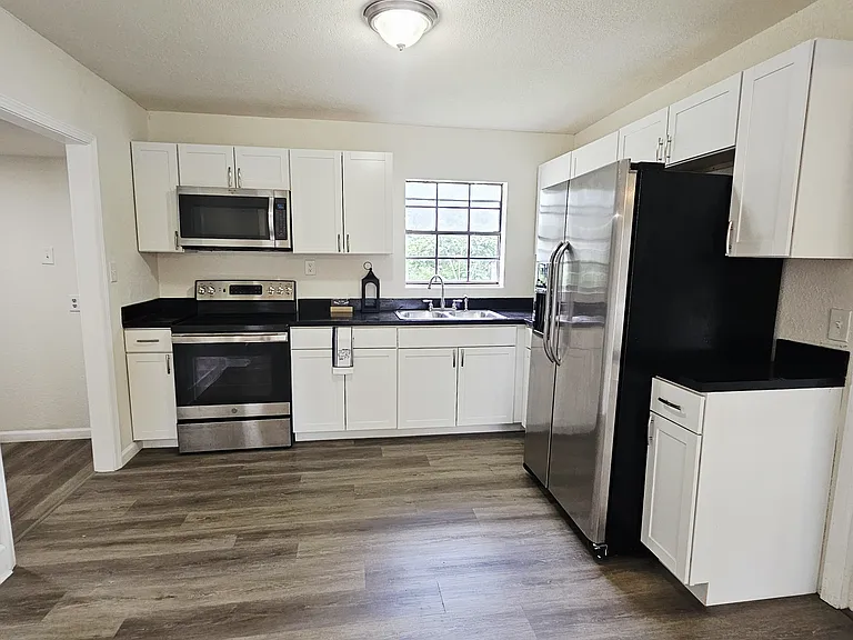 247 E Amber St — Photo 3