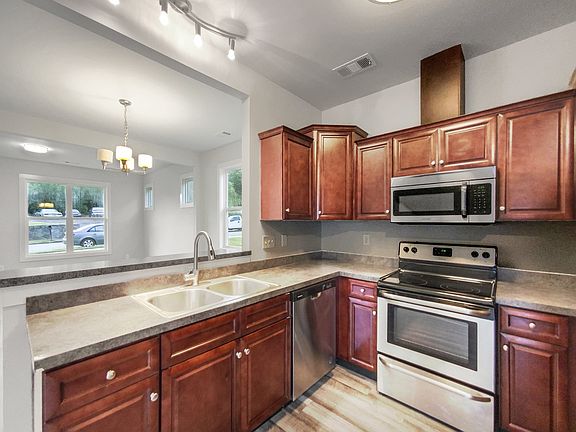 5th image of 434 Monticello St