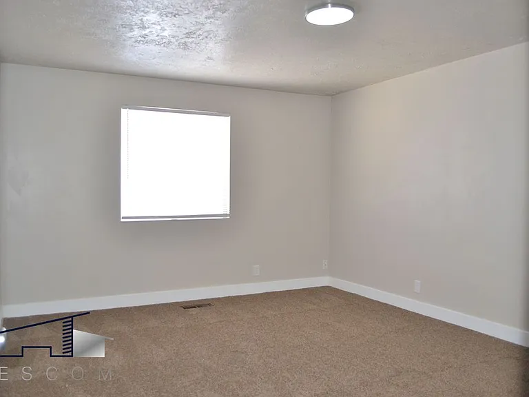 1688 N Main St — Photo 10