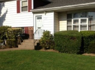 1717 Cherrywood Pl, Seaford, NY 11783