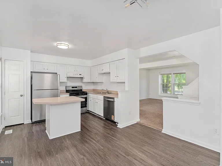 6219 Bella Dr — Photo 3