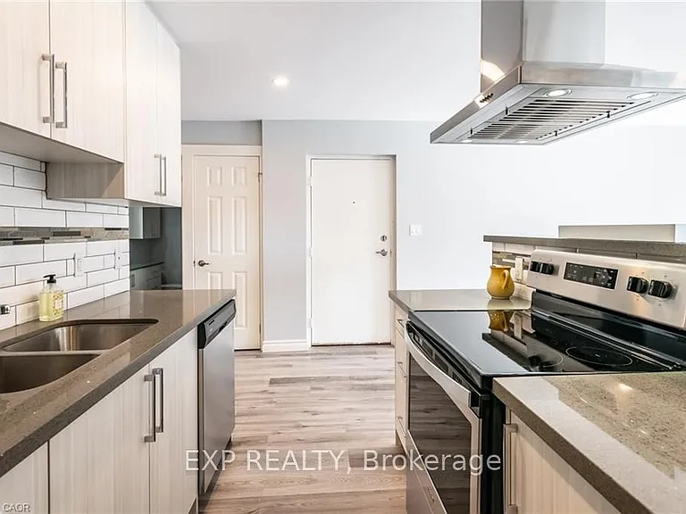 529 Elm St #16 — Photo 6